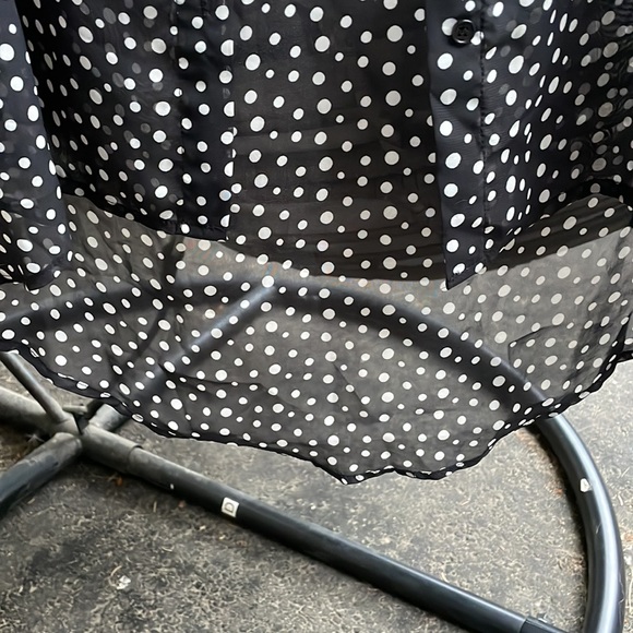 MATERIAL GIRL polka dotted, cuffed short sleeved blouse in size small - Picture 4 of 5